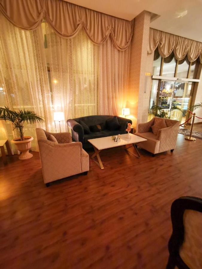 فندق كيان - Kyan Hotel คามิสมูชาอิท ภายนอก รูปภาพ